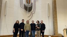 Både ansatte i Skåre menighet og monørene fra Helgelands musikk var fornøyde med det nye anlegget. Fra venstre: Reidun Quale, John-Olof Haakonseth, Bjørg Lund, Øyvind Børgesen, Daniel Glaister og Harald Levang