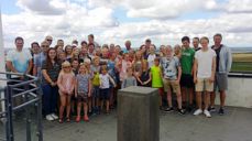 Store og små samlet på den tradisjonelle utflukten til Ejer Bavnehøj, Danmarks tredje høyeste fjell.