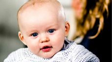 Martinius Faldt Klovning var ett av hele fem barn og unge som ble døpt i en historisk dåpsgudstjeneste på Utsira skjærtorsdag. Se hele bildet og forsiden i lenken under. Foto: Kariananas