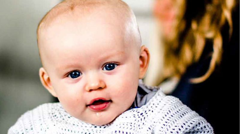 Martinius Faldt Klovning var ett av hele fem barn og unge som ble døpt i en historisk dåpsgudstjeneste på Utsira skjærtorsdag. Se hele bildet og forsiden i lenken under.  Foto: Kariananas