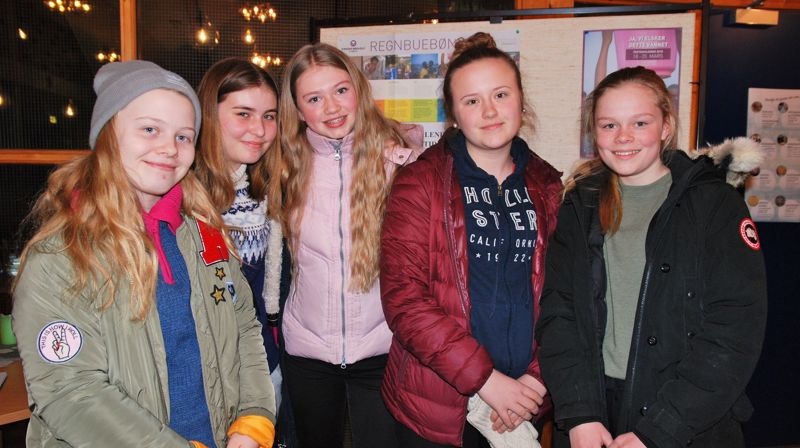 Fra venstre: Adine Sjursen, Tuva Alfredsen, Thelma Aase, Madeleine Eriksen og Maria Skjoldevik.