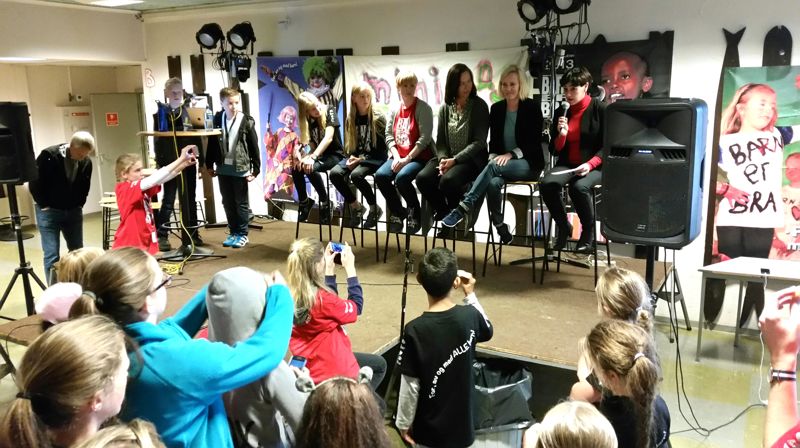 - Ta med en flyktning på fotballtrening