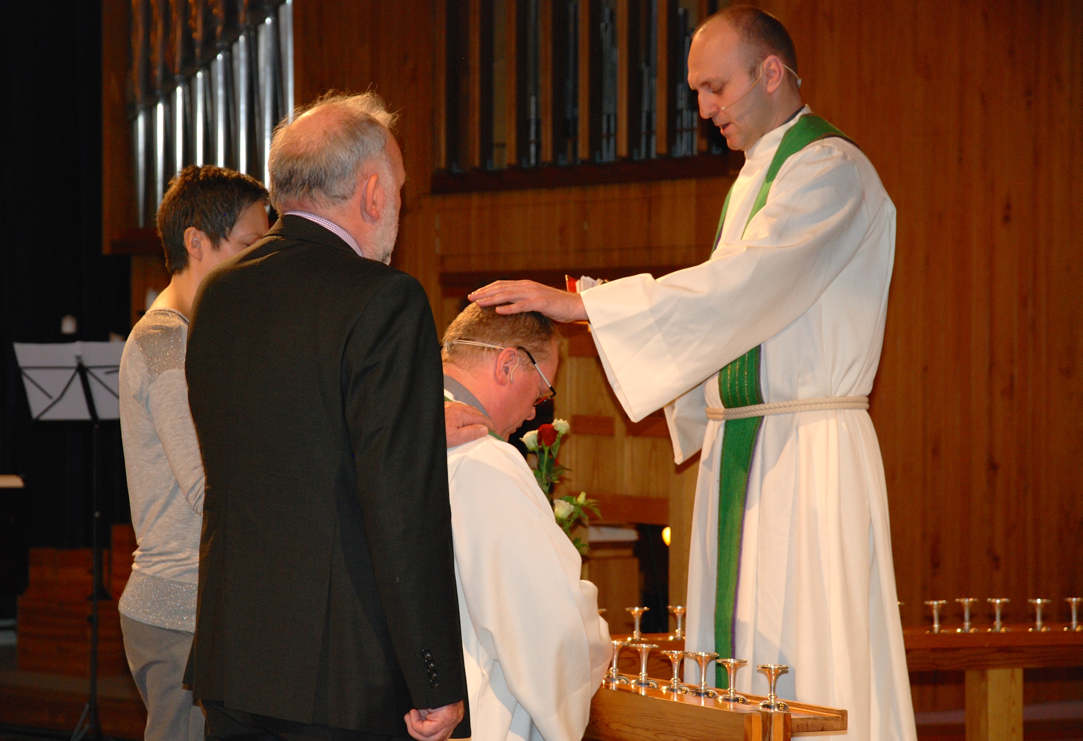 Andreassen ble bedt for av Hilde Solli, Kjell Einar Bergsager og prost Rune Steensnæs Engedal.