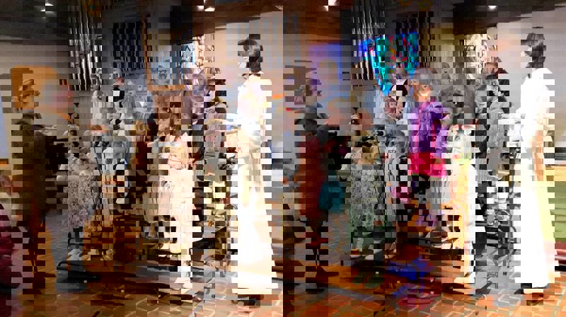 Mini- og Maxigospel deltok på gudstjenesten. Foto: Oddveig Bergsager