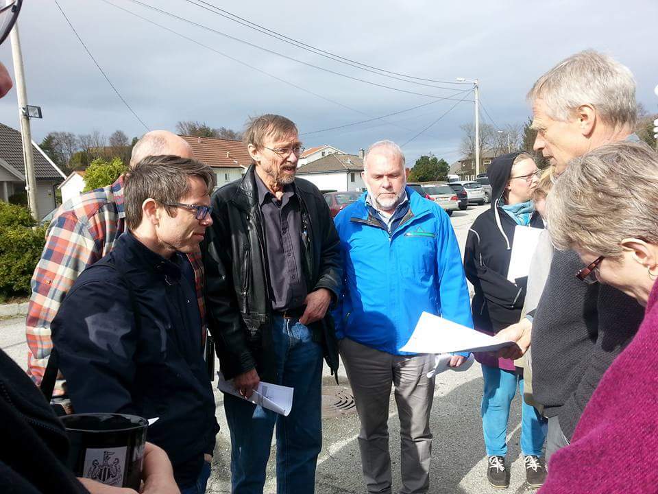 Arkitekt Riseng (i midten) hadde møte med blant andre kirkeverge Kjetil Nordstrøm, Kjell Einar Bergsager, sokneprest Tor Egil Eriksen og administrasjonsleder Anne Birgitte Ruus.