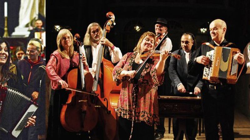 Julekonsert med Gjertrud Øklands sigøynerorkester og Solfrid Molland