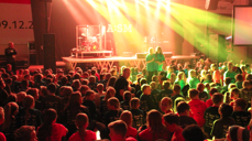 Sang og show er en viktig del av festivalen.