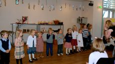 Kor og lek sang og sjarmerte under englene i Udlandkirka.