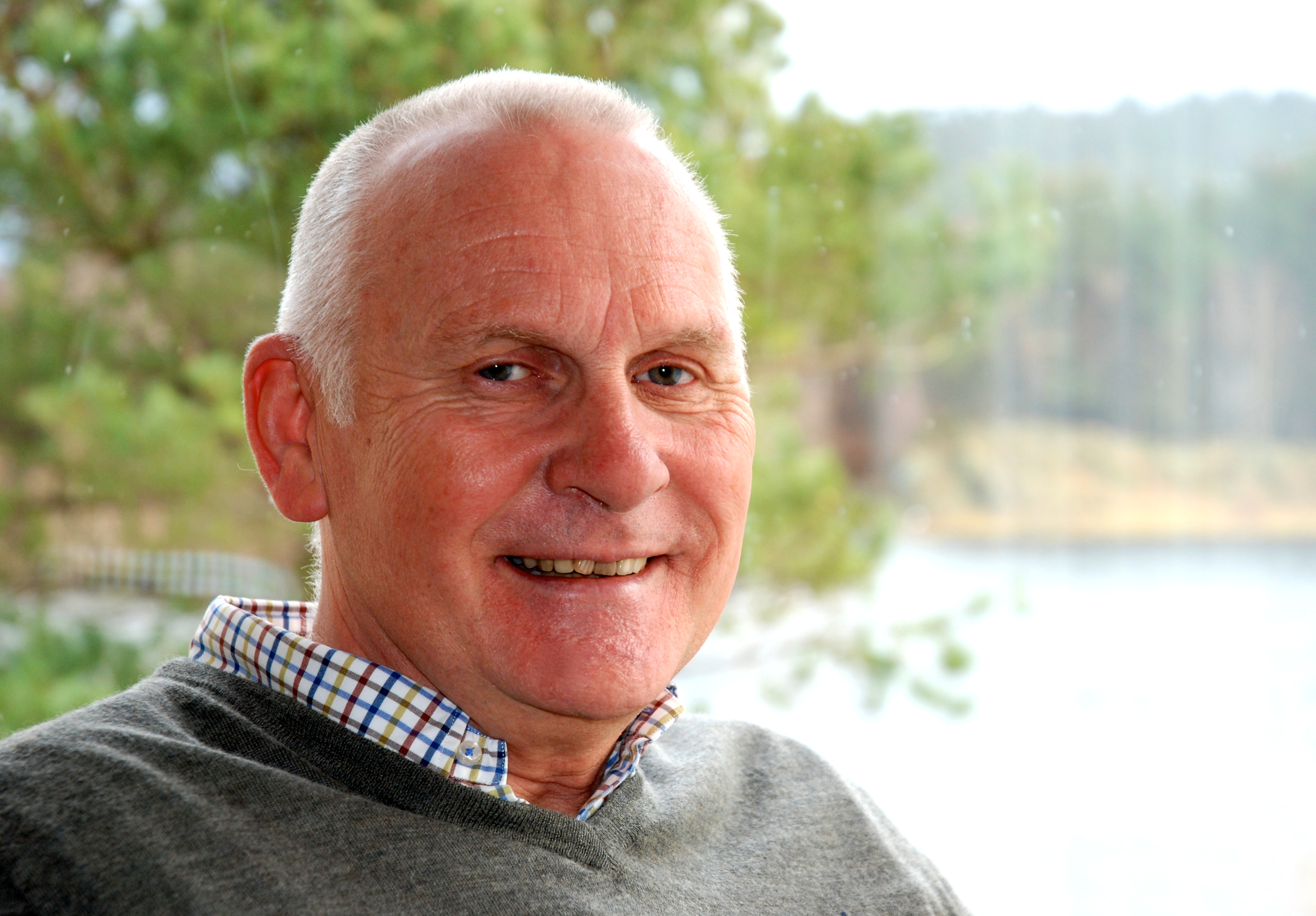 Sigve H. Clementsen ble ordinert i Vår Frelsers i 1980, og kommer fra stilling som sokneprest i Norheim menighet.