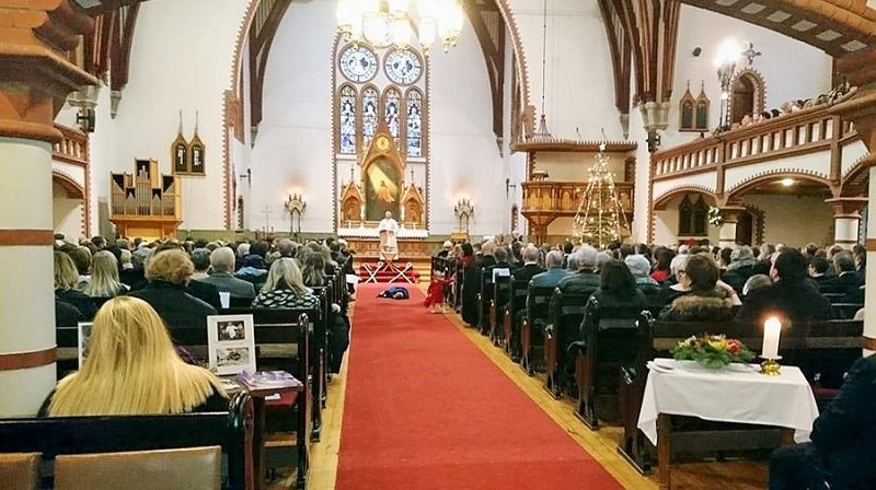 Fullt i Vår Frelsers kirke julaften i fjor. Foto: Dagfinn Våge
