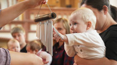 Phillip Førland Ese prøver seg på chimes.       Foto: Eva Birkeland