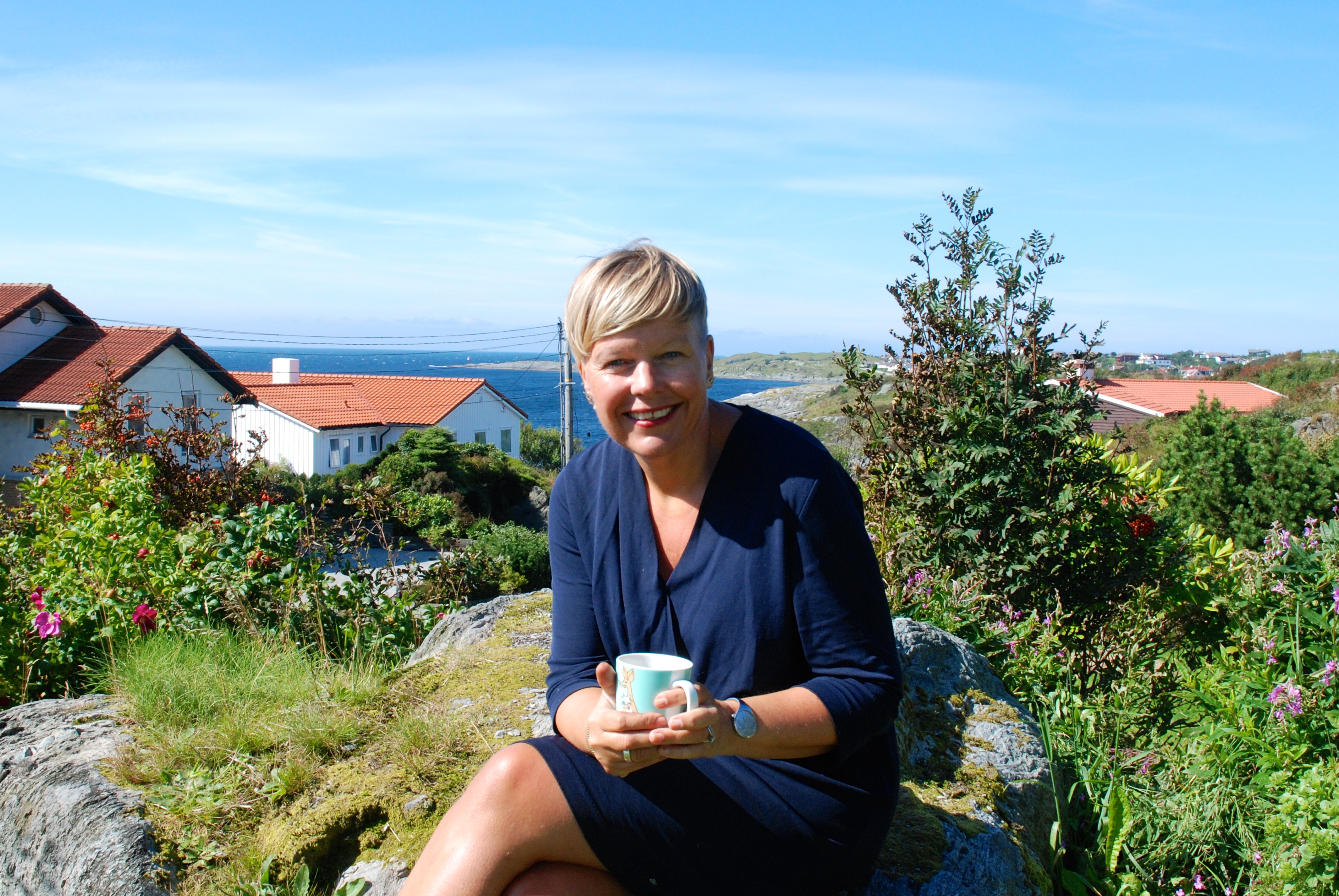 UNDER ÅPEN HIMMEL: Jeg opplever at kirken har rom for alle, smiler Hege Haukeland Liadal.