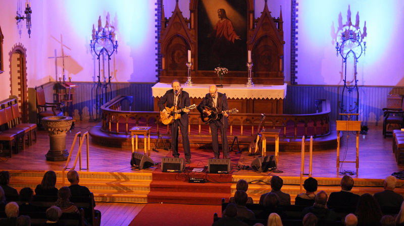 Ole Paus og Jonas Fjeld i Vår Frelser kirke.   Foto: Eva Birkeland