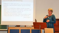 Mette Hermansen Austreim fra Tysvær kommune underviste helsearbeidere og kirkeansatte i Haugesund.