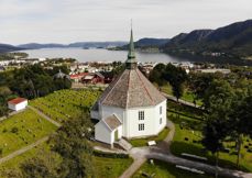 Dronefoto: Hemne kirke, Kyrksæterøra