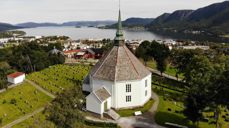 Dronefoto: Hemne kirke, Kyrksæterøra