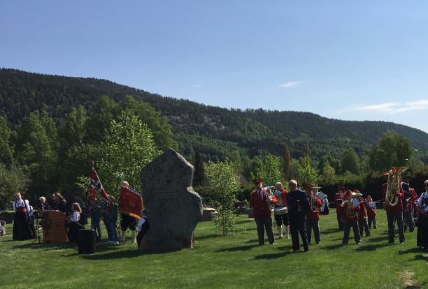 17. mai bautaen.JPG