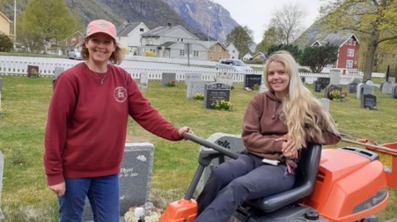 Dugnad på gravplassane