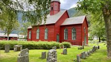 Tønjum kyrkje og gravplass