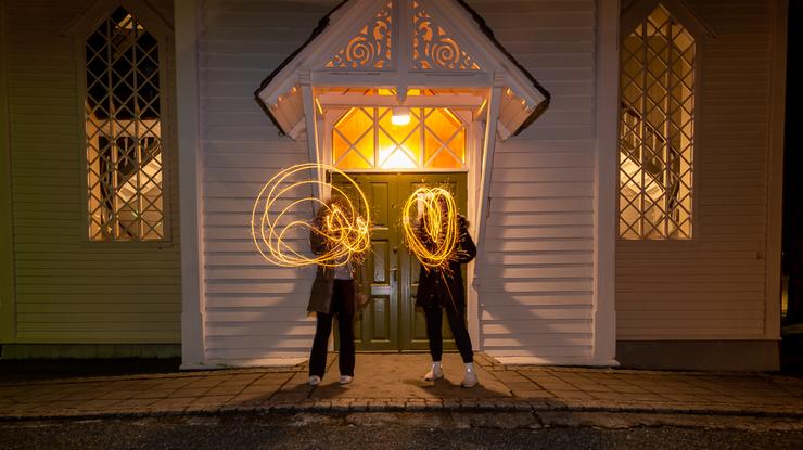 Stjerneskudd på kirkebakken. Foto: Ole Henrik Kongsvik