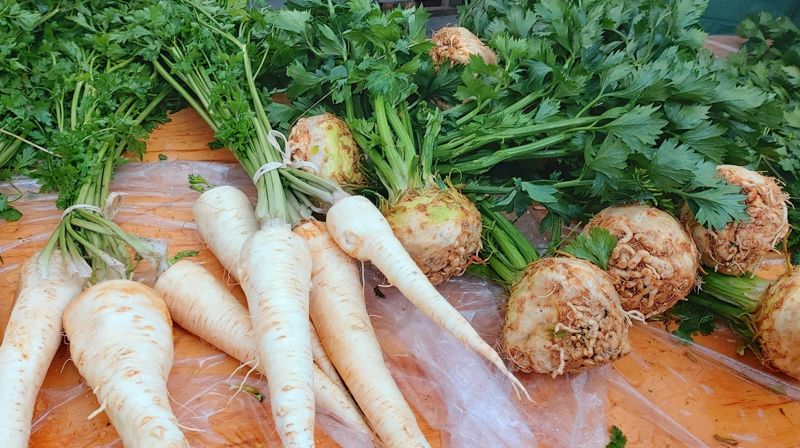 På høstmarkedet kan du blant annet kjøpe grønnsaker.