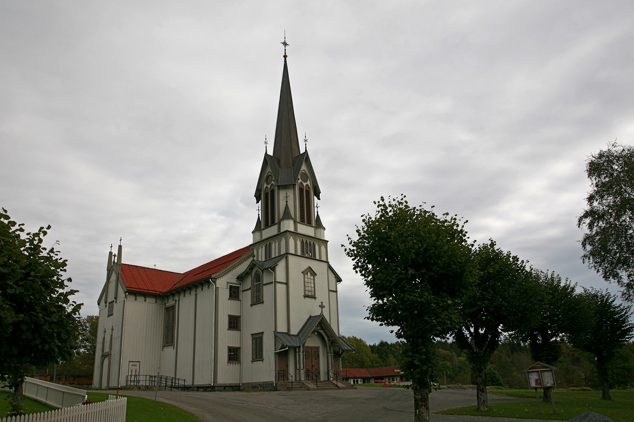 Bamble kirke.jpg