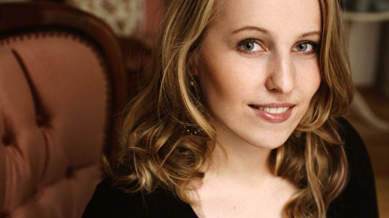 Julia Gusek synger i Larvik kirke 13. oktober.