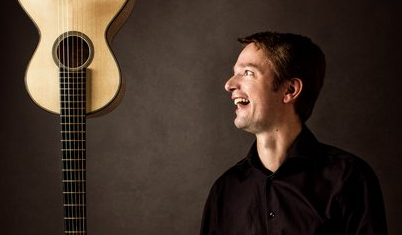 Runar Kjeldsberg spiller klassisk gitar, og holder konsert sammen med Espen Melb&#248; (orgel) i Larvik kirke 27. juni.