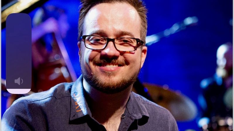 Jens Andreas Kleiven. De andre musikerne i trioen er:  Martin Ulltang (bass) og Runar Netland (trommer).