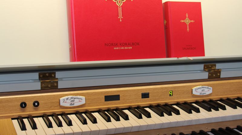 Orgel og konsertflygel i Frogner kirke, Lier