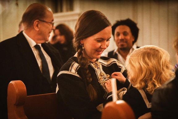 Både små og store er velkommen på julegudstjeneste. Gudstjenesten på julaften varer som regel mellom 40 minutter og en time (Illustrasjonsfoto: Den norske kirke / Ellevill). 