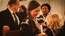 Både små og store er velkommen på julegudstjeneste. Gudstjenesten på julaften varer som regel mellom 40 minutter og en time (Illustrasjonsfoto: Den norske kirke / Ellevill).