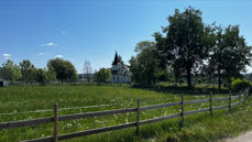 Sommer på Enebakkneset gravlund