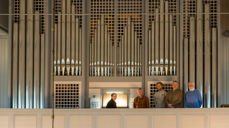 Kantor Jo C. Dalene  sammen med ansatte fra Frobenius som bygger orgelet og orgelkonsulent Hans Jacob Tronshaug