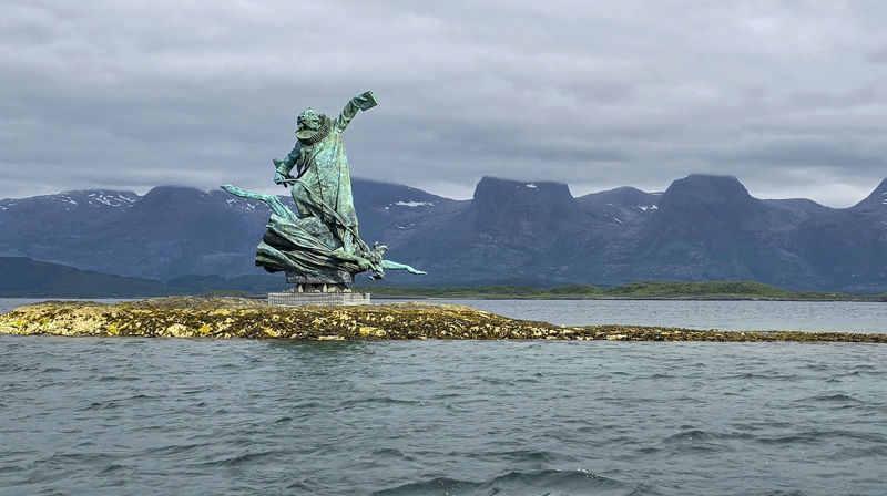 Statue av Petter Dass: Petter på skjæret, kunstner: Frode Lillesund
