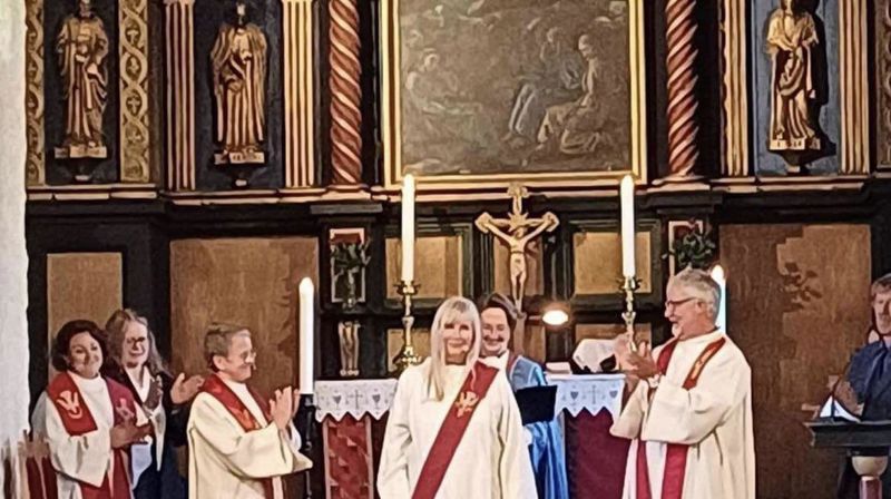 Ann Kristin Grønbakken ble vigslet til diakon i Strømmen kirke