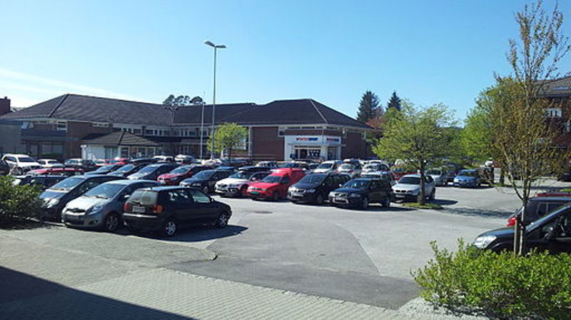 Frekhaug senter. Foto: 3s - Wikimedia commons