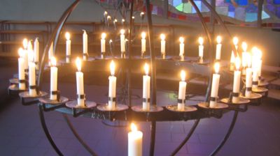 Velkommen til Minnegudstjeneste i Jeløy kirke lørdag 1. nov. kl. 16.00