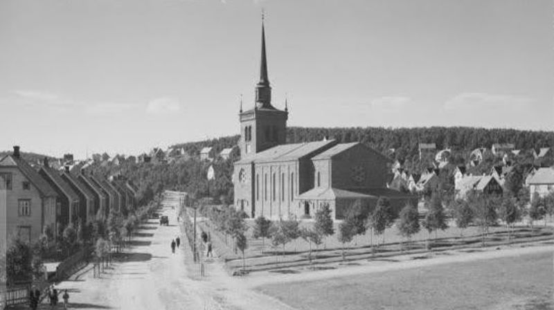 På vei til kirken i 100 år - en reise gjennom Narvik kirkes 100-årige historie