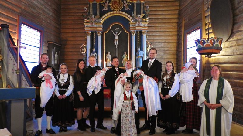 Det er lenge mellom hver gang det er så mange dåp samtidig så dette var ekstra spesielt! Foto: Hans Enger