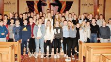 I Nord-Aurdal velger ca. 90% av 14-15 åringene kirkelig konfirmasjon. Her representert ved noen av konfirmantene i 2017/2018. Foto: Jostein Enger