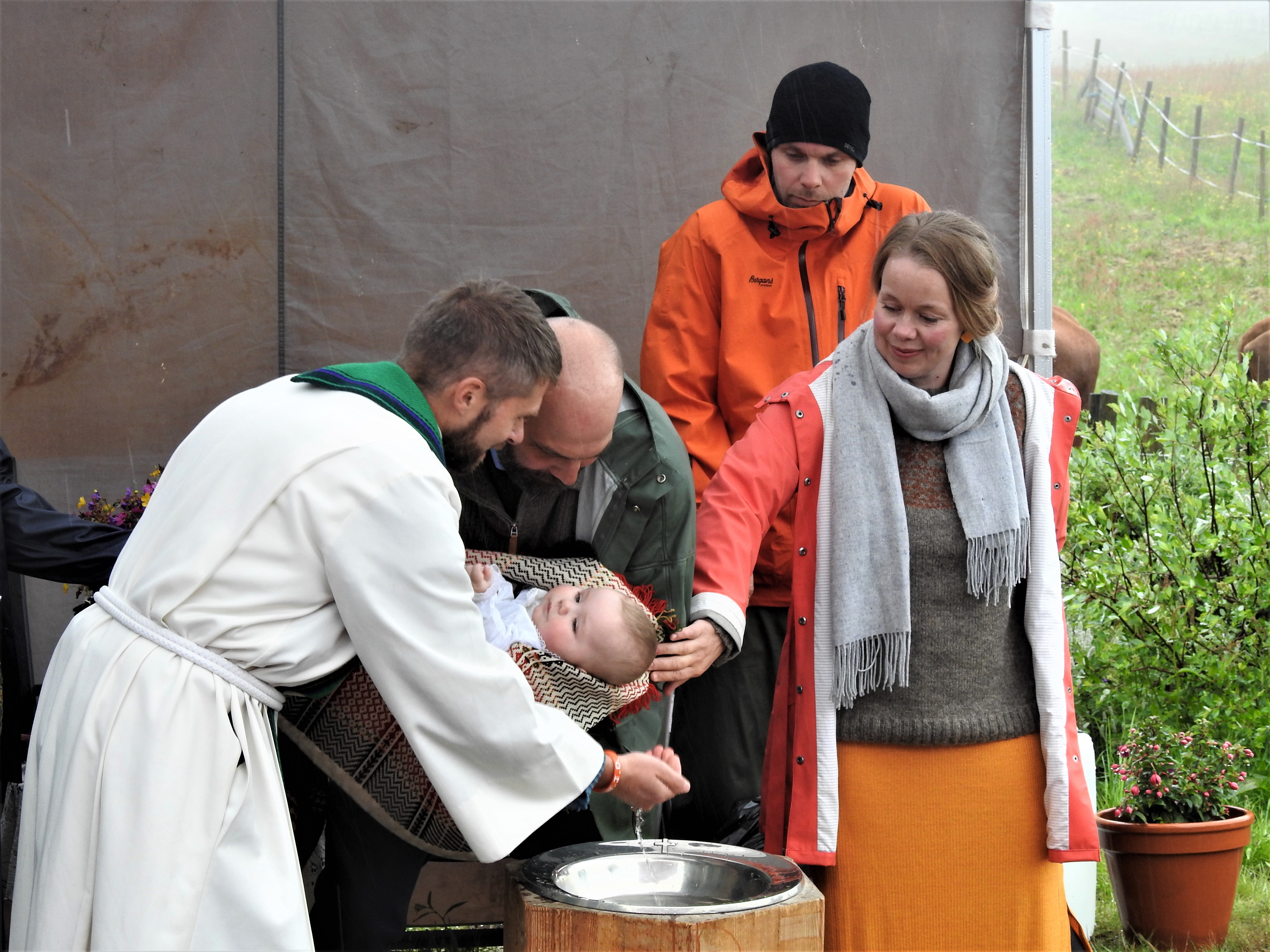 Det store høydepunktet - dåp av Mari Mathea. Foto: Hans Enger