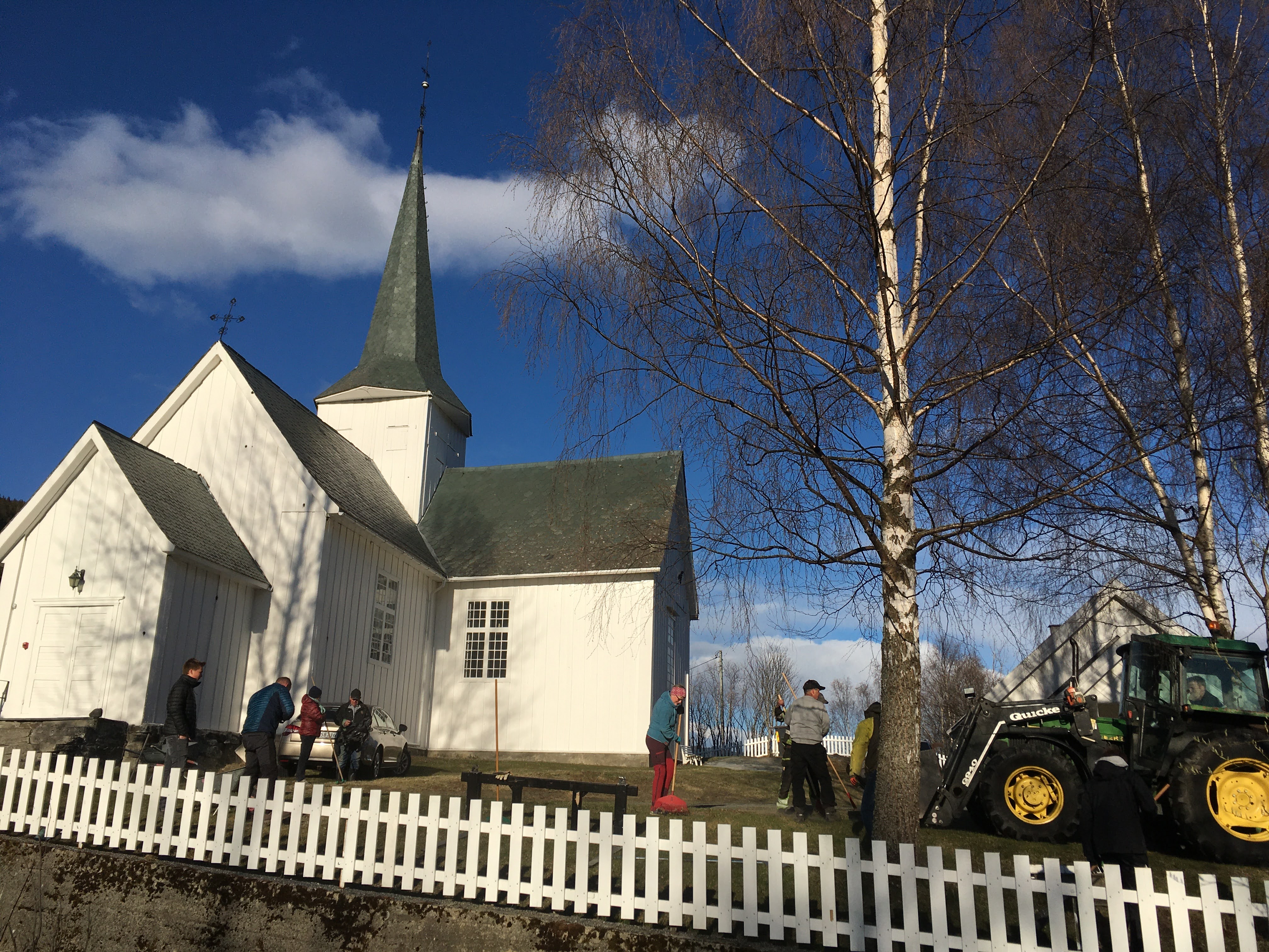 Dugnad på Strand kirkegård 12. mai 2020