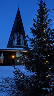 Juletre ved Tingnes kirke julen 2020