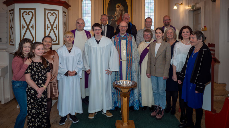 Biskop Olav Øygard sammen med de andre som bidro under gudstjenesten søndag