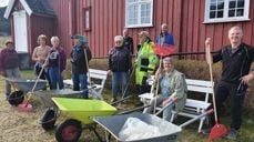 Bildet er fra dugnad ved Ingdalen kirke 2021