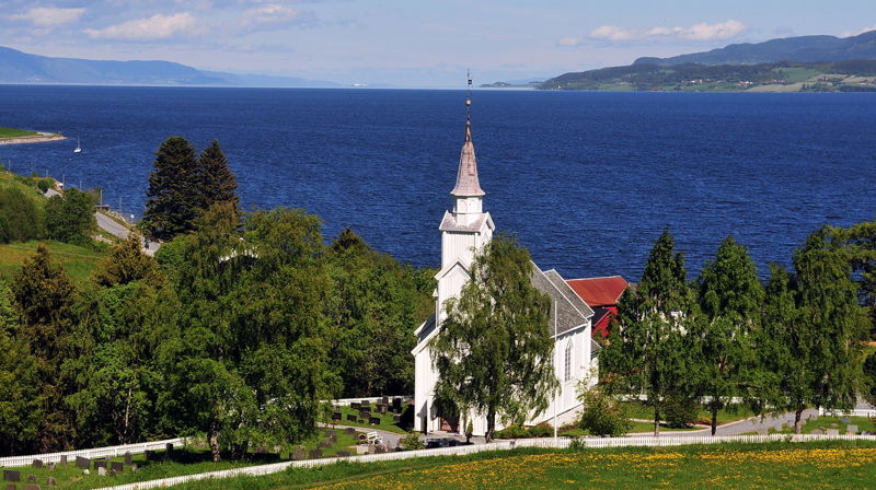 Om Geitastrand kirke