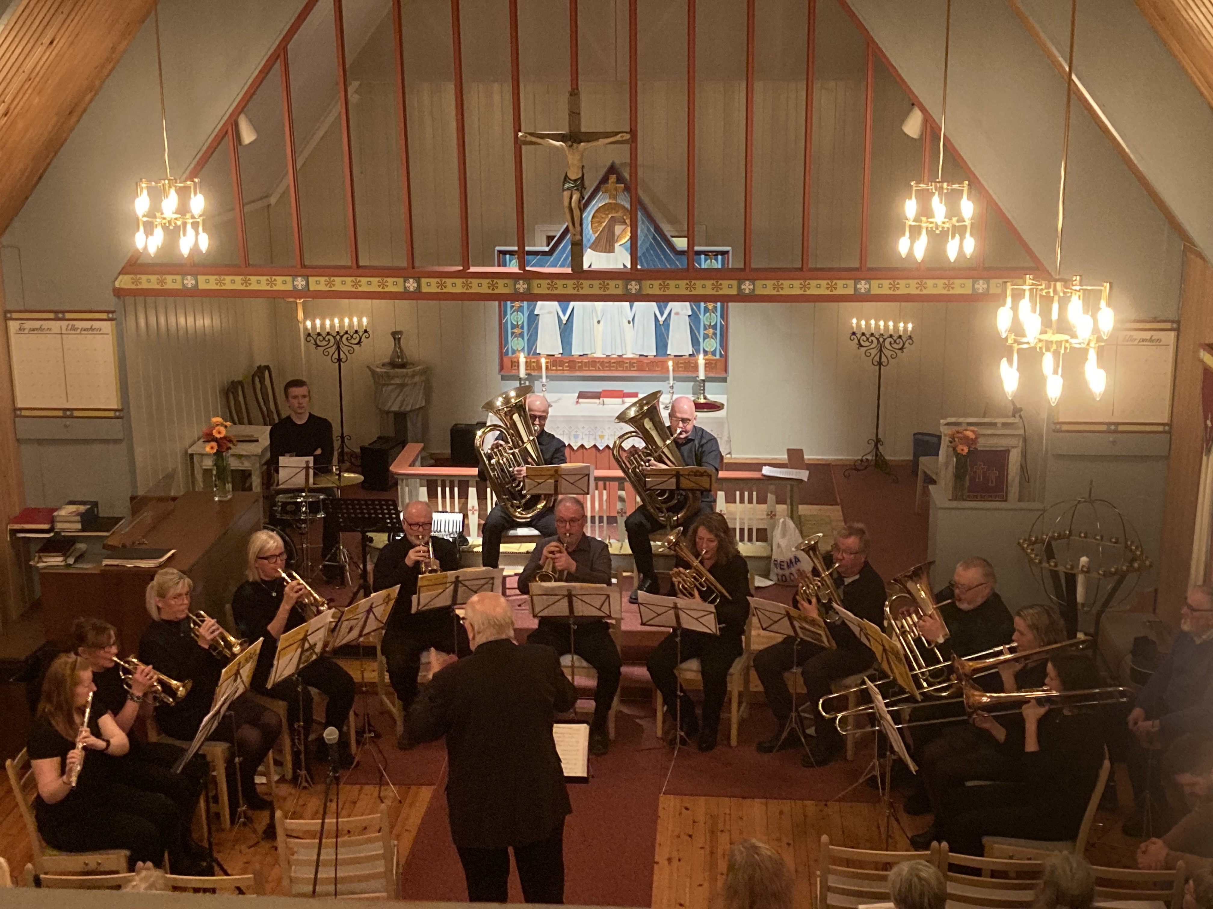 Menighetsrådet takker etter Tonefest i Dalsbygda.