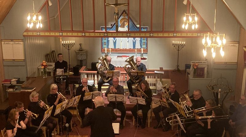 Menighetsrådet takker etter Tonefest i Dalsbygda.