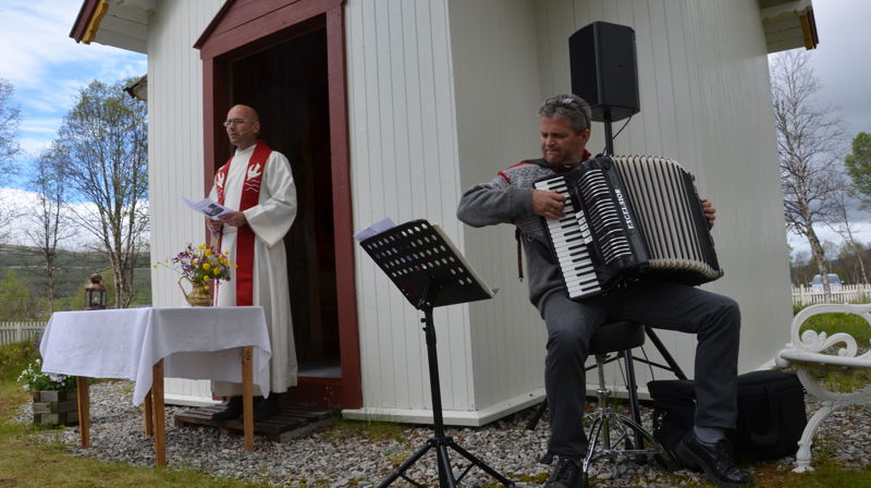 Friluftsgudstjeneste med åpning av "det stille rommet" i Narjordet